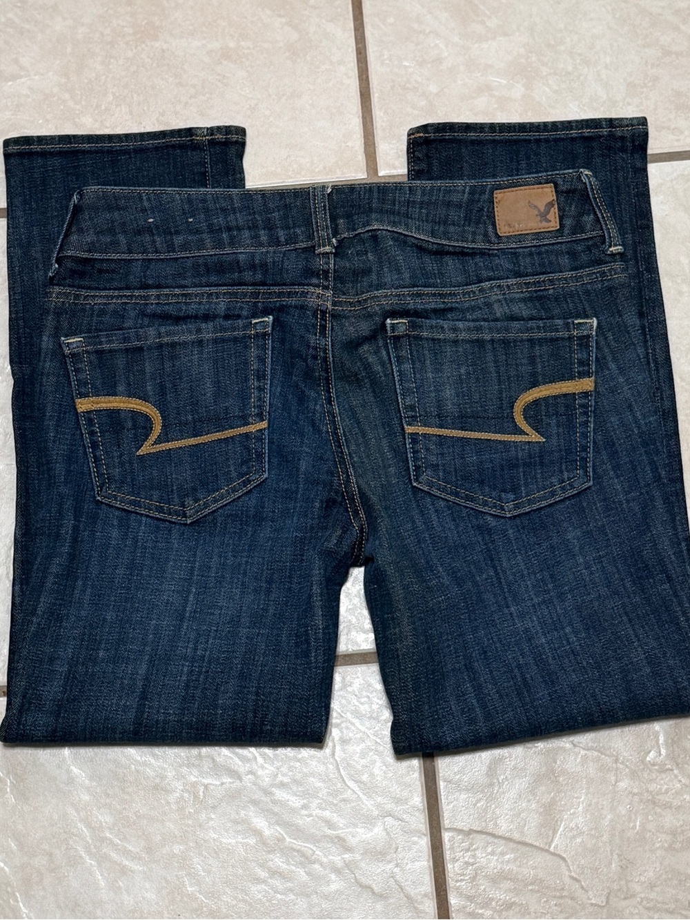 American Eagle Outfitters Artist Cropped Dark Wash Jeans. EUC Size 4. - Picture 7 of 10